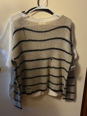LA MIEL Grey Crewneck Sweater with Black Stripes